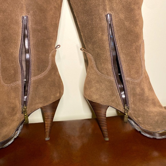 Guess brand, brown heeled boots. Size 8 1/2. - Picture 8 of 13